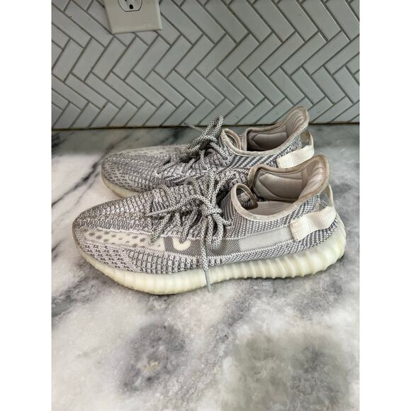 Athletic_Shoes